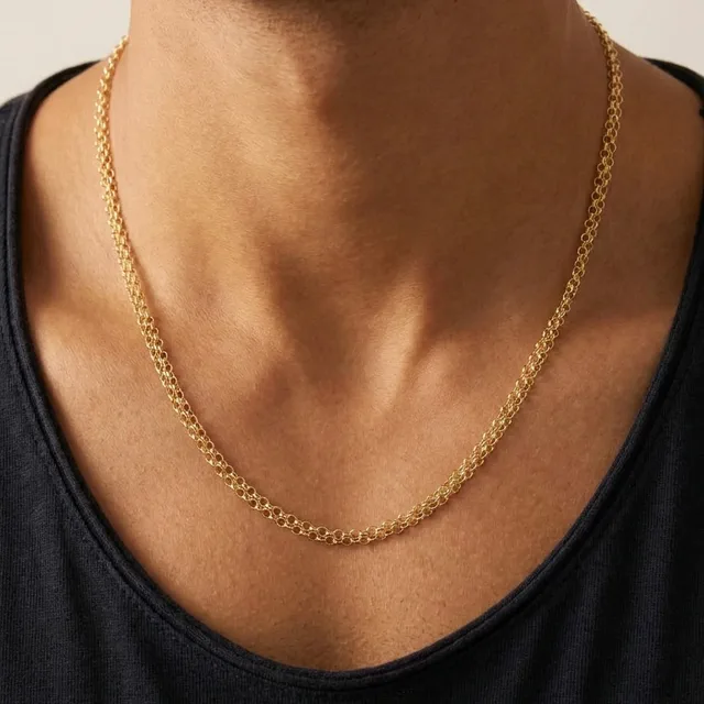 Cadena chinesca hombre puesta al cuello